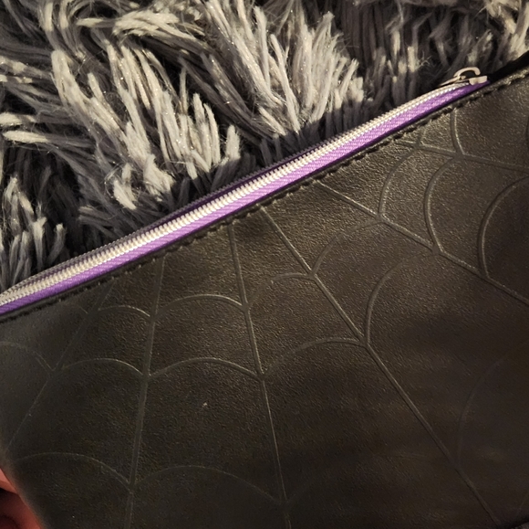 Ipsy spiderweb cosmetic bag - Picture 5 of 6